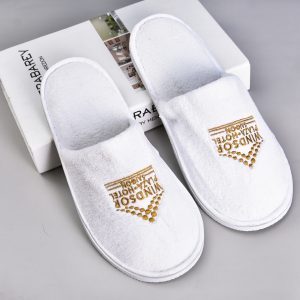 Dép đi trong phòng ngủ có logo-SLI010